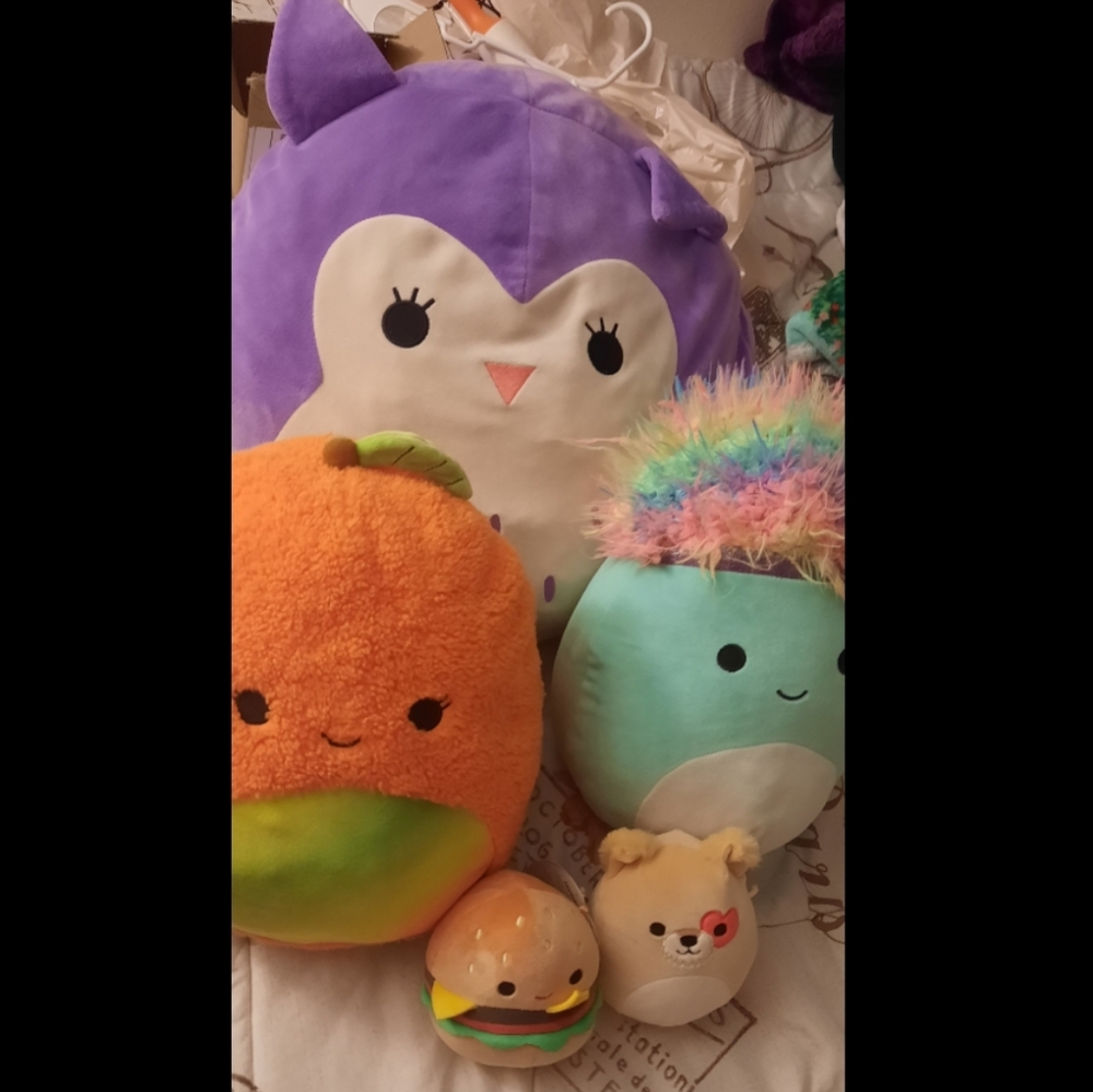 Squishmallow bundle w/ various sizes and types
